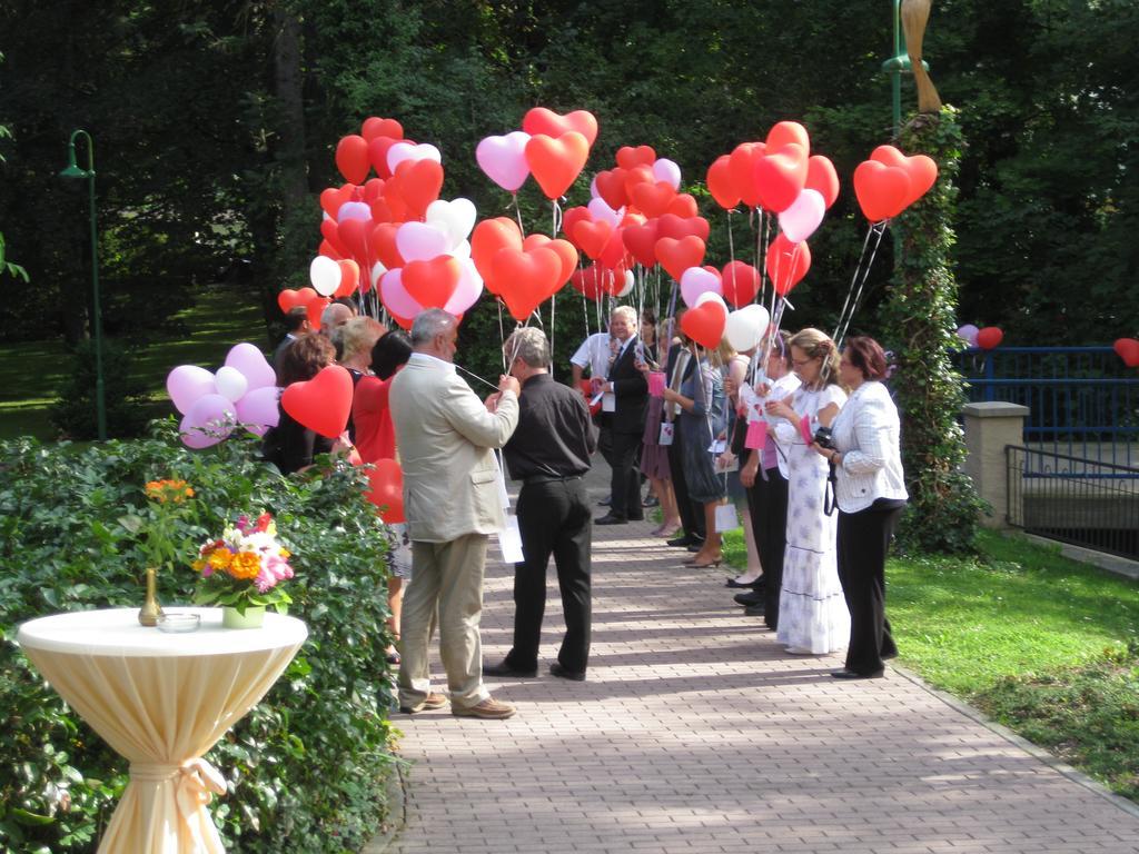 Parkhotel Gueldene Berge Weißenfels Esterno foto