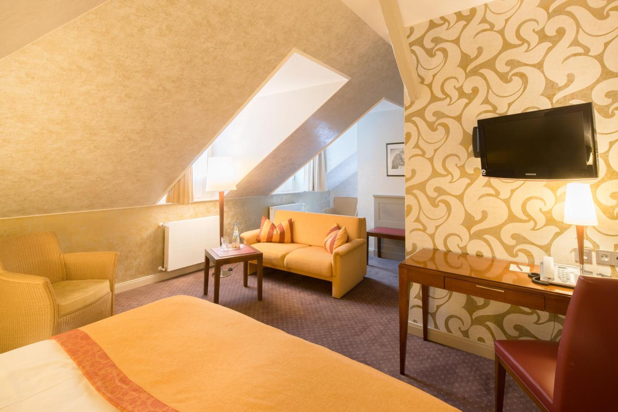 Parkhotel Gueldene Berge Weißenfels Esterno foto
