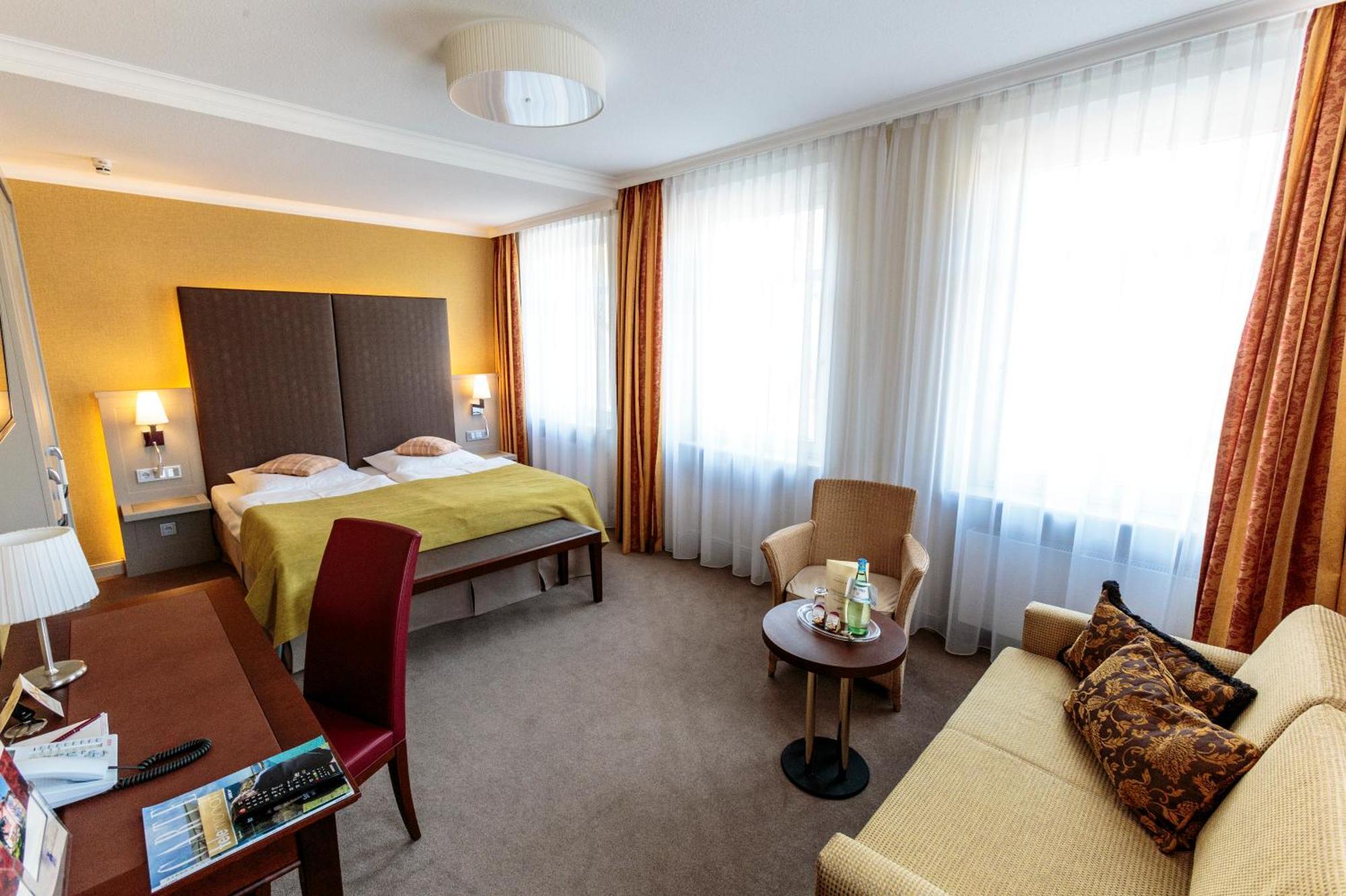 Parkhotel Gueldene Berge Weißenfels Esterno foto