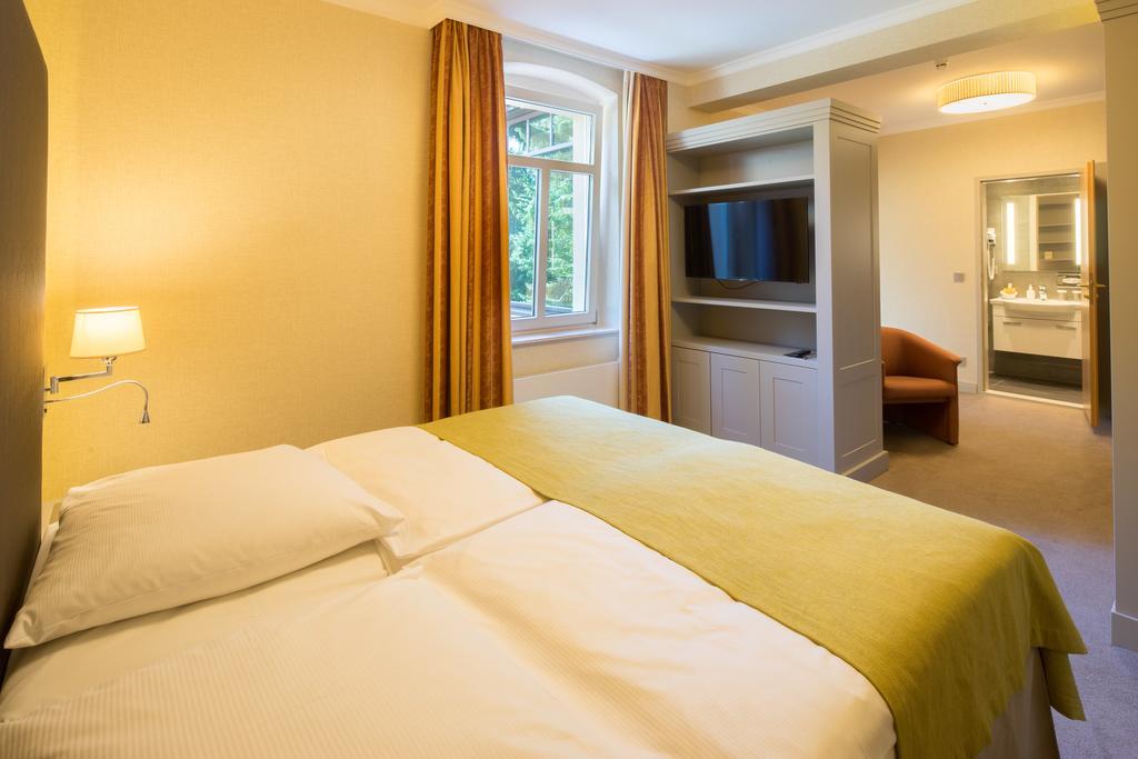 Parkhotel Gueldene Berge Weißenfels Esterno foto